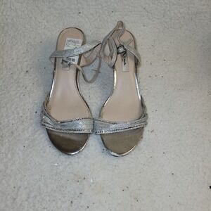 NELENA SOFT PLATINO DREAMLAND SIZE 9.5  SILVER‎ See Photos ..